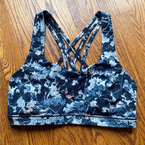 Lulu Lemon Free to be Serene Sports Bra, size 6 - Picture 1 of 10